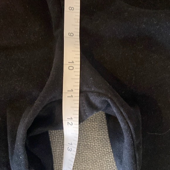 Gloria Vanderbilt SZ 6 Amanda Jeans - 14.5”W stretches to 16” x 37” L x 11” rise - Picture 6 of 10